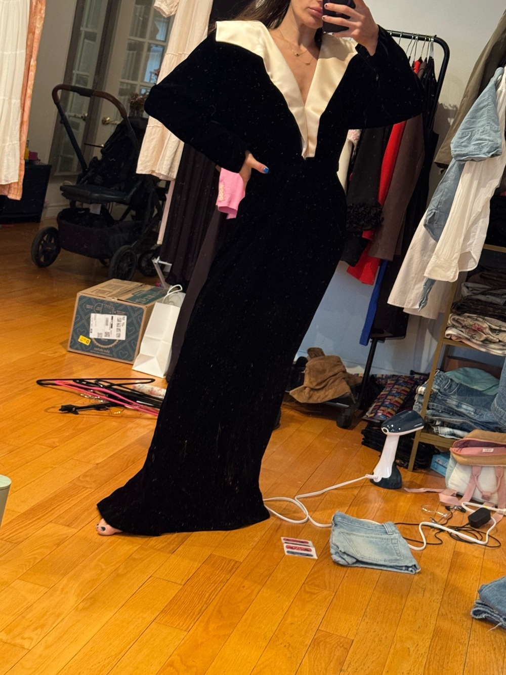 Vintage 1980s Oscar de la Renta ILGWU Union Made Black Velvet Evening Gown - Picture 2 of 16